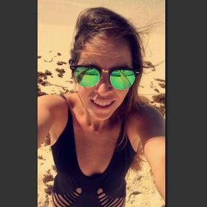 Meet your Posher, Clau